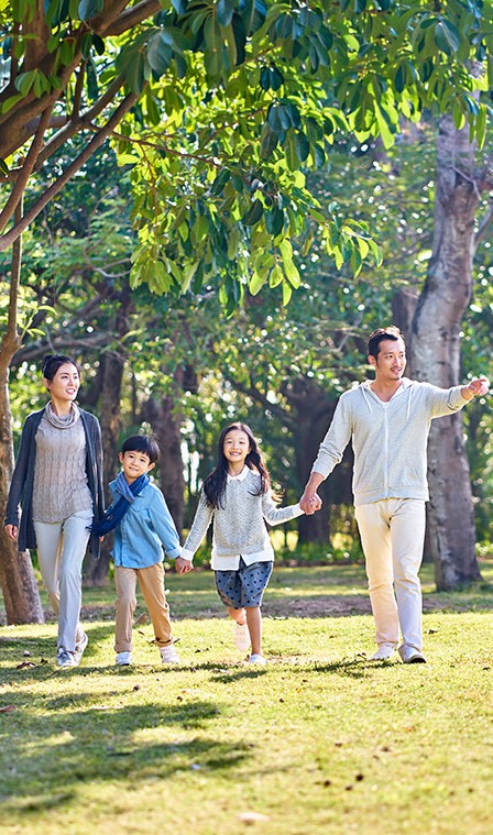 house-and-land 448x759 family-walking-parklands-01-448x759