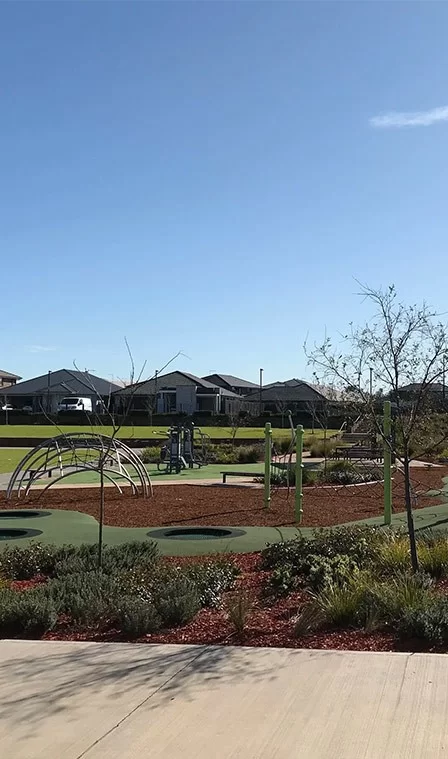house-and-land 448x759 caterheine-park-01-448x759