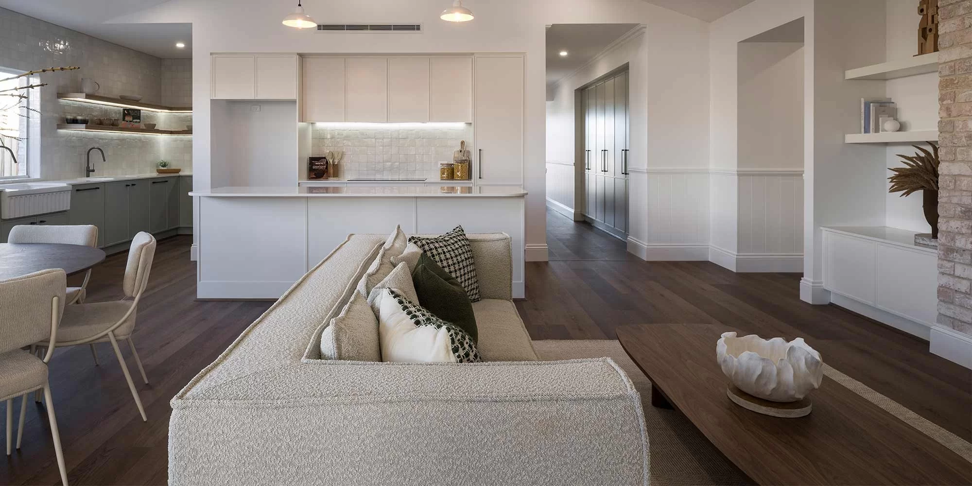 2000x1000 Single-store-home-design-living-01
