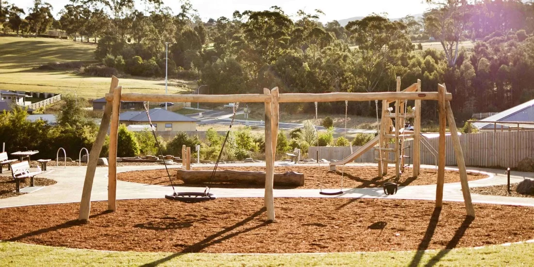 house-and-land 2000x1000 Spring-farm-playground-01-2000x1000